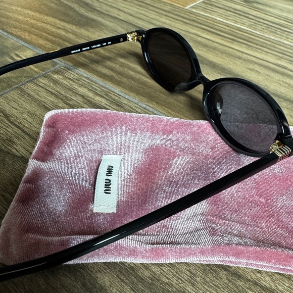 Round Small Black Sunglasses - Picture 6 of 6